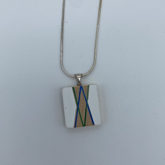 Handmade Elegant Necklace with silver chain. - Picture 9 of 10